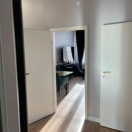 Apartmate- In The Heart Of Oldtown