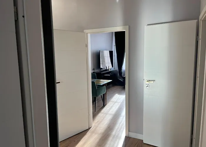 Apartmate- In The Heart Of Oldtown